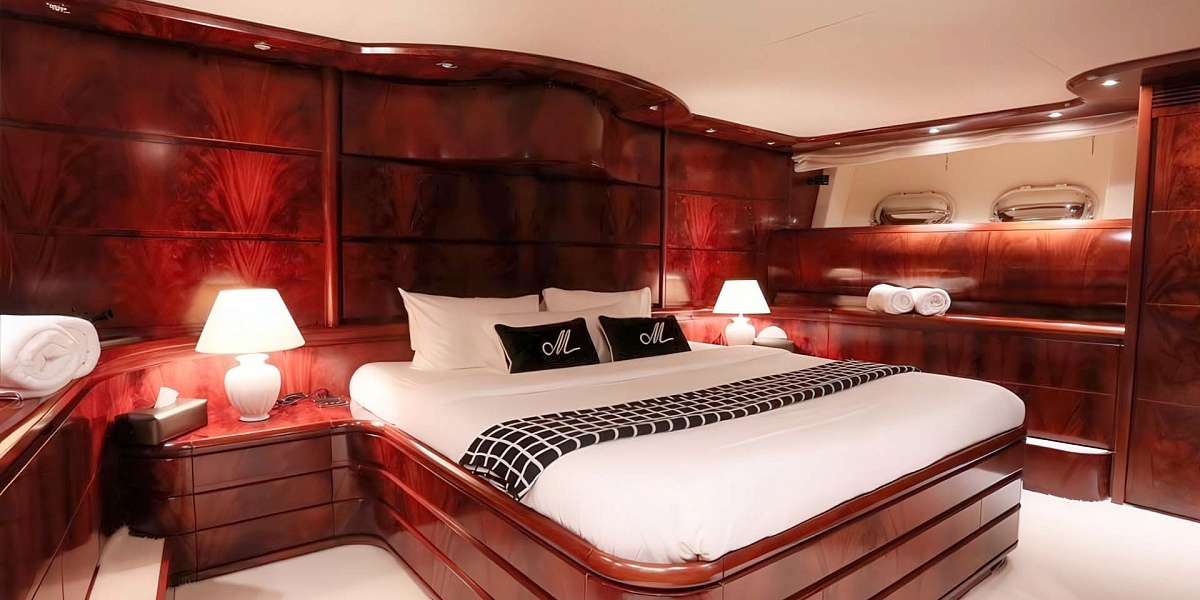 Аренда моторной мега яхты Astondoa 102 FOR YOUR EYES ONLY на Пхукете